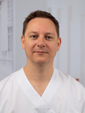 Dr. med. Max Steche