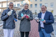 Übergabe Babystricksachen Jens Grode