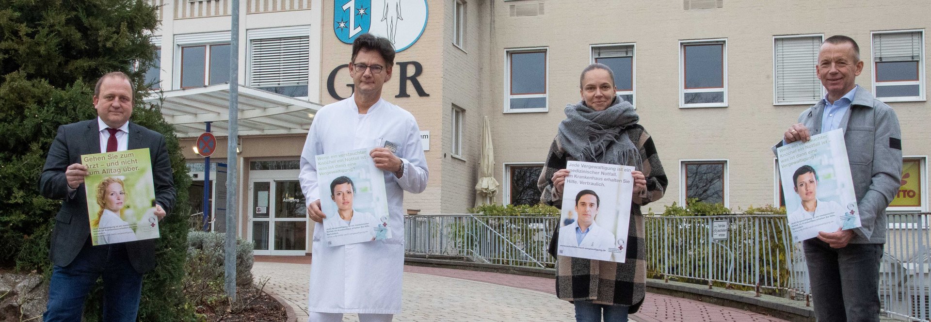 Mit Plakaten und Aktionen informieren Kreis Groß-Gerau und GPR Klinikum Rüs-selsheim über das Modellprojekt Medizinische Soforthilfe nach Vergewaltigung.