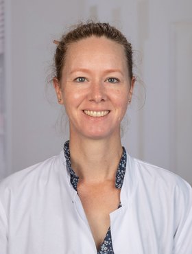 Dr. Dorothea  Nillius